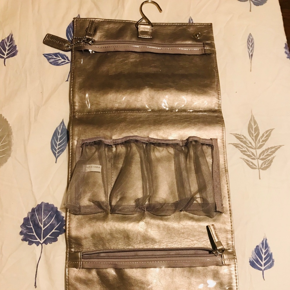 Makeup travel organizer